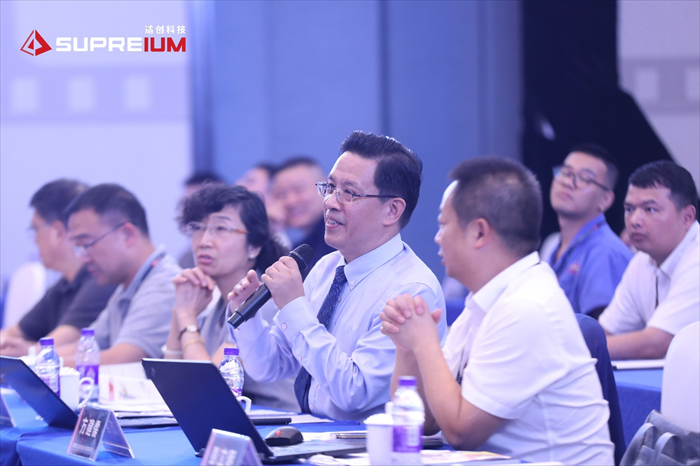 9位行業資深專家蒞臨決賽現場,聆聽12組優秀的設計團隊的作品講解和答辯 9位行業資深專家蒞臨決賽現場,聆聽12組優秀的設計團隊的作品講解和答辯