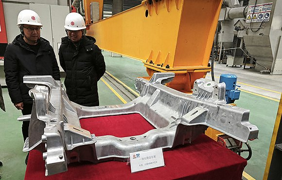 特斯拉2020年率先使用一體化壓鑄方式生產了汽車后底板,將70個零部件合而為一 特斯拉2020年率先使用一體化壓鑄方式生產了汽車后底板,將70個零部件合而為一