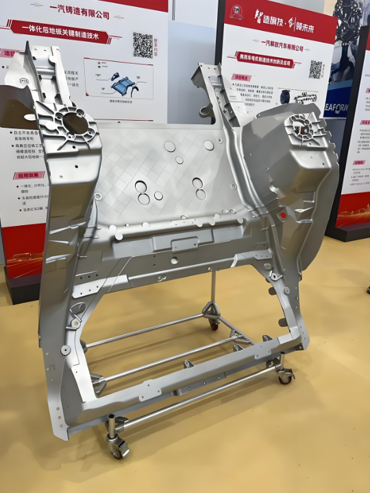 一體化后地板產品長1.8米，為目前已知最大尺寸